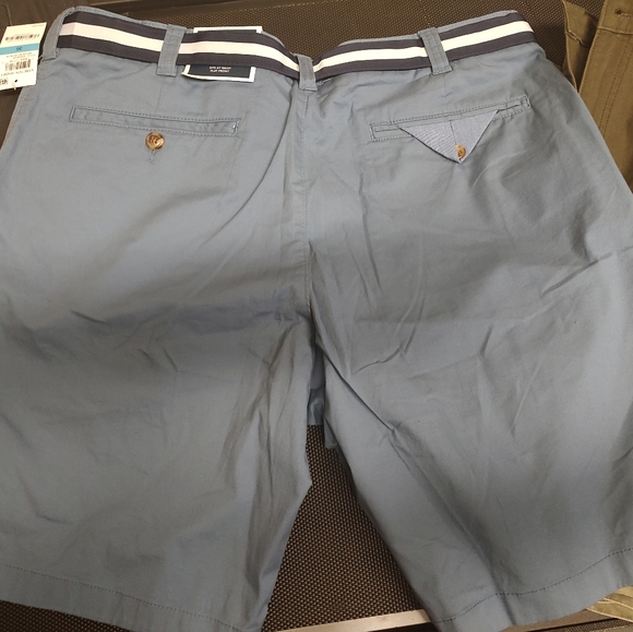 Men Short Pants - Picture 3 of 10